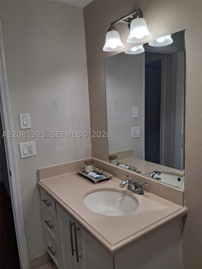 Photo - 301 NE 14th Ave Unit 202