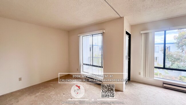 Photo - Beautiful studio on the top floor with ton... Unit A423