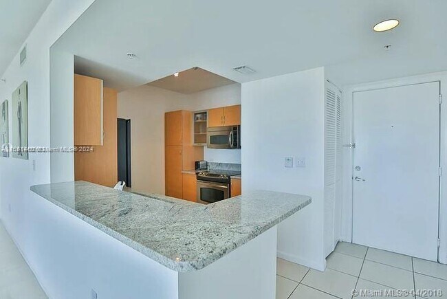 Photo - 18800 NE 29th Ave Unidad 1018