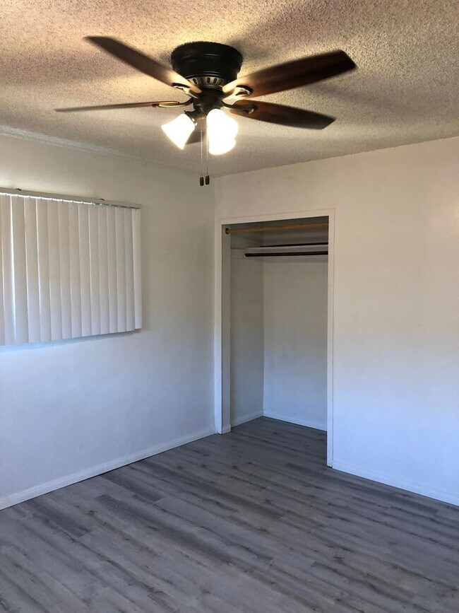 Photo - 5 bed 3 bath w/ POOL and Large rooms