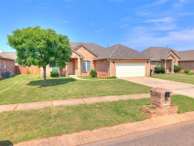 Photo - 929 NE 28th St