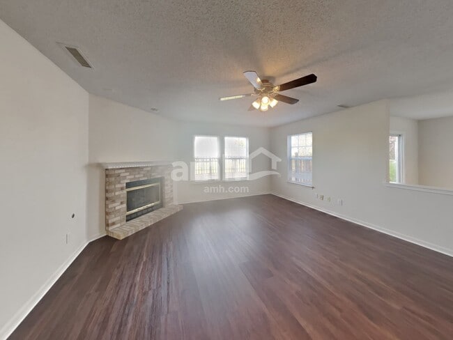 Photo - 10167 Hatherley Way