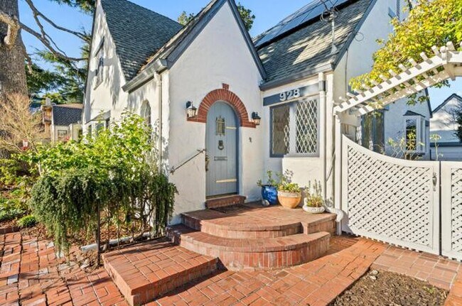 Photo - 928 Walnut Ave