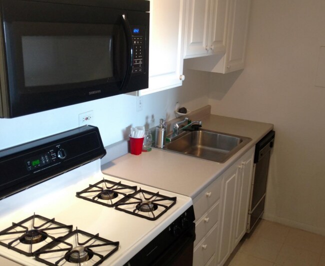 Building Photo - 6 Whittier Pl Unit 17P Rental