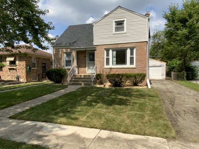 Building Photo - 228 E 141st St