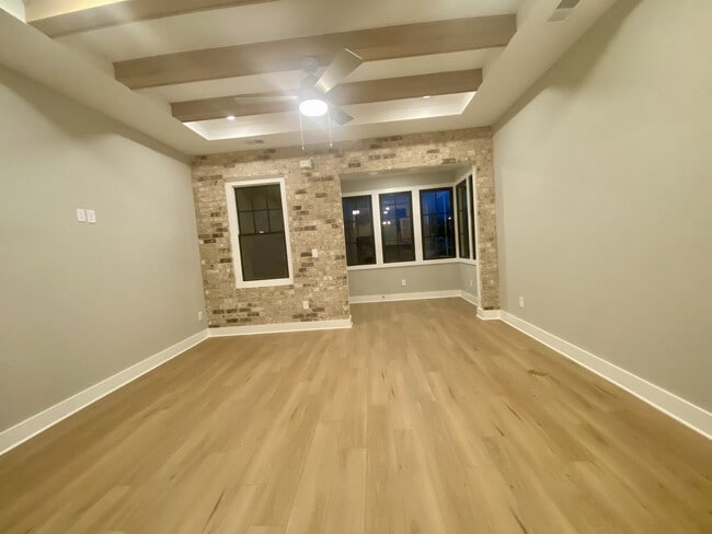 Photo - 1026 Windsor Dr