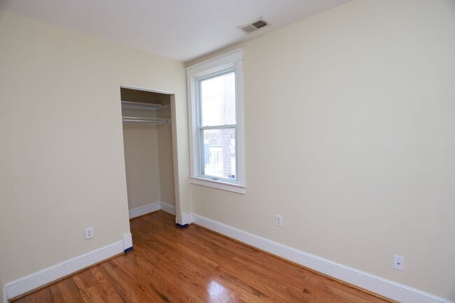 Photo - Adorable 2 Bedroom Apartment in Manchester with Landscaping Included!