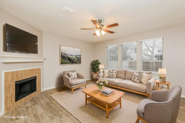 Photo - 7806 Calgary Ln