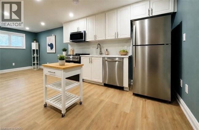 Photo - 255 Pineland Pl