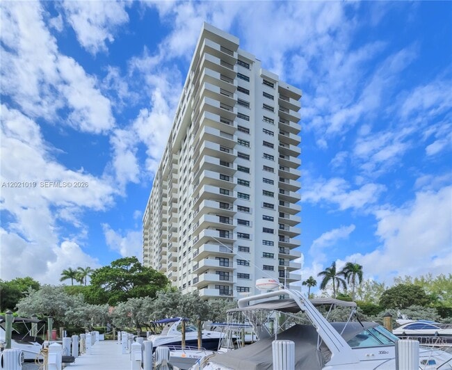 Building Photo - 3200 Port Royale Dr N Unit 2103
