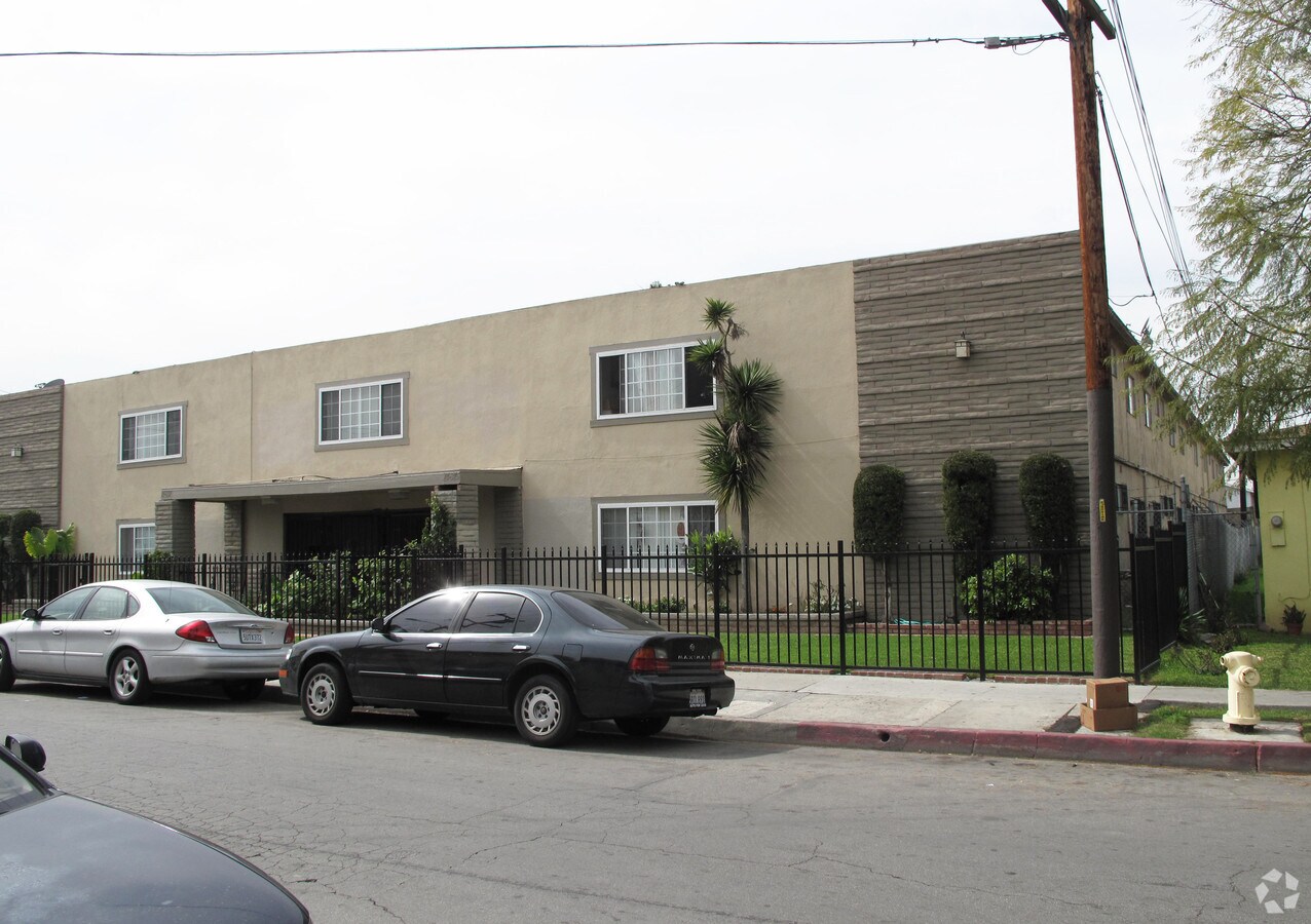 14815-14817 Chadron Ave - 14815-14817 Chadron Ave