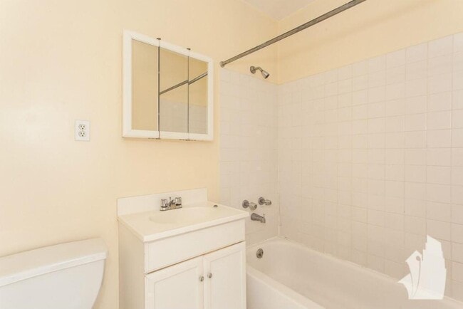 1110 W Wellington Ave Unit 3