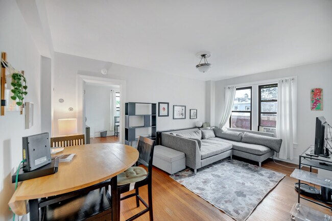 Building Photo - 1915 16th St NW Unit 303 Rental