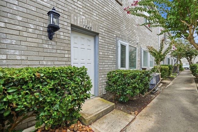 Building Photo - 7743 Cambridge St Unit 7743