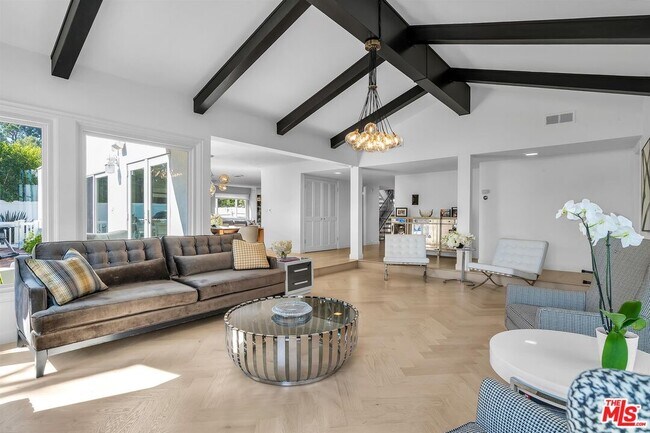 Photo - 2324 Banyan Dr