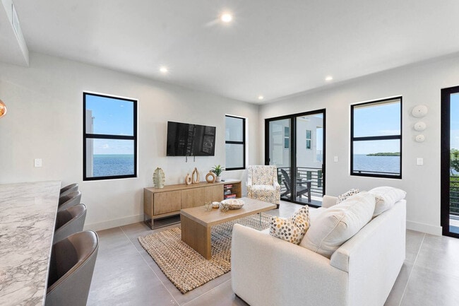 Building Photo - 99 Seaside Ave Unit ID1369666P