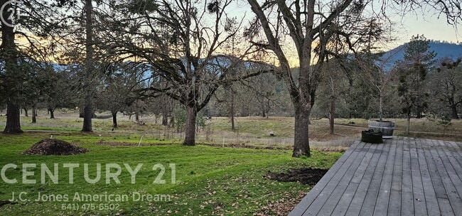 Photo - Spectacular Views in the Heart of Applegate Wine Country