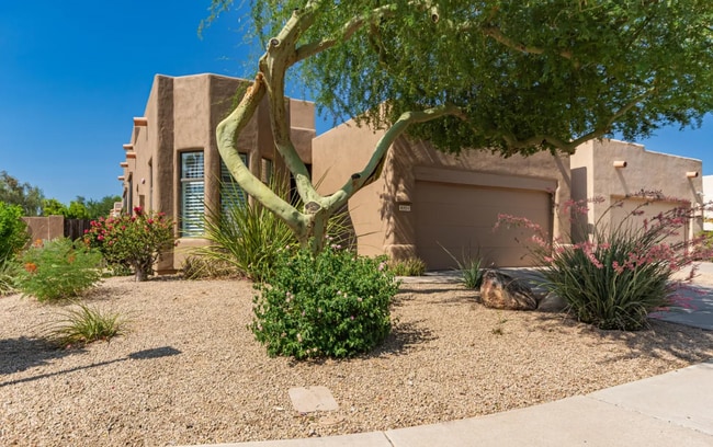 8324 E Cactus Wren Rd