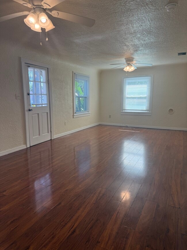 Photo - 409 Lebeau St