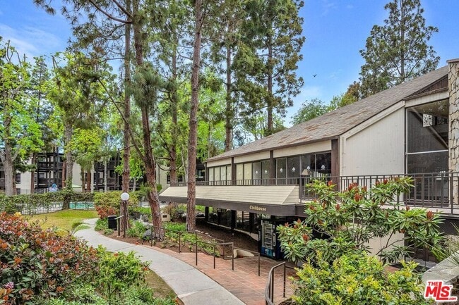 Photo - 7777 W 91st St Unit B2158