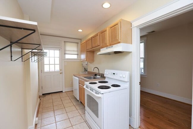 Photo - 1400 Bainbridge St Unit B