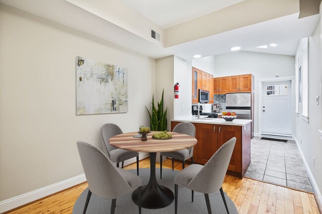 Photo - 2222 Gough St