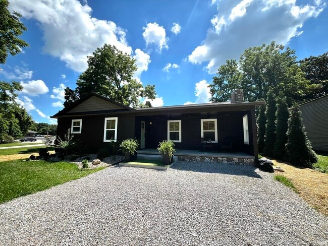 Photo - 623 Monroe St