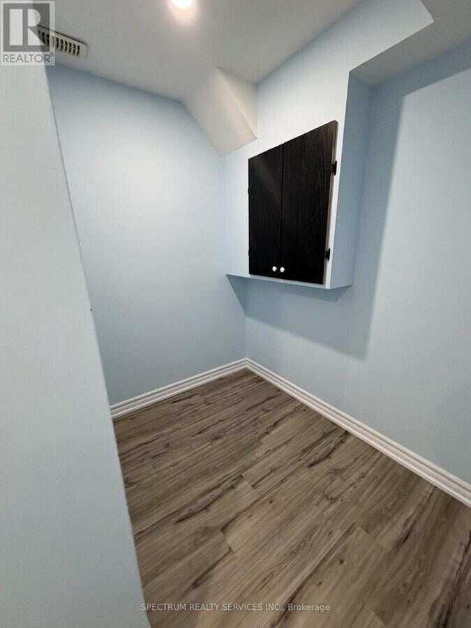 Photo - 1816 Silverstone Cres