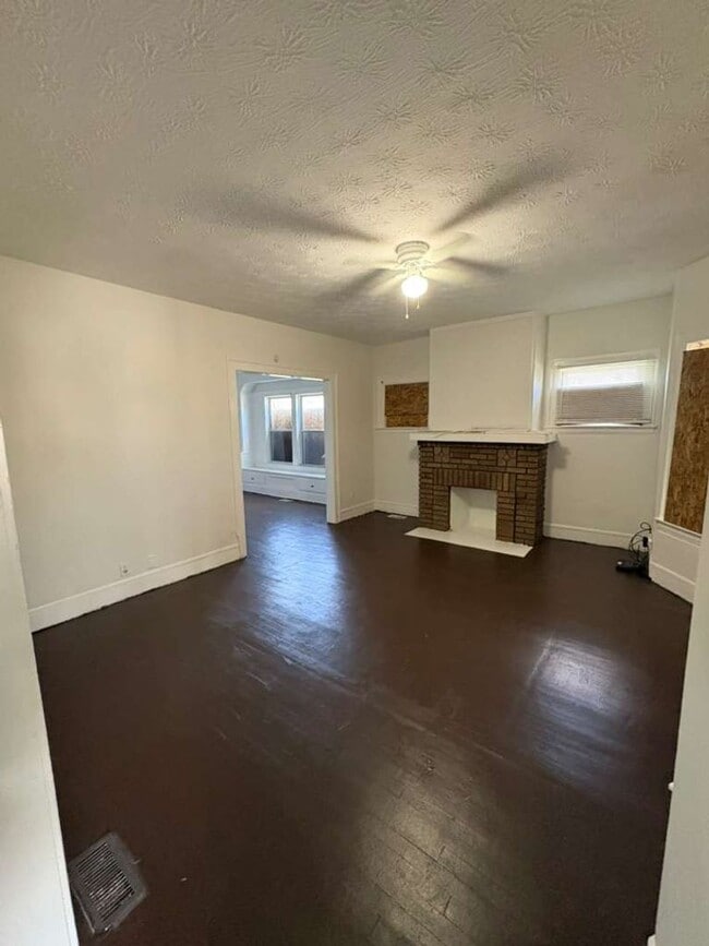 Photo - 3454 E 118th St Unidad UPPER