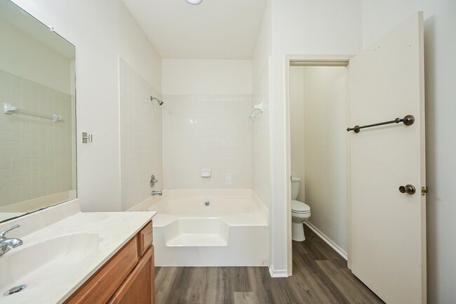 Photo - 338 Wilcrest Dr Unit 338