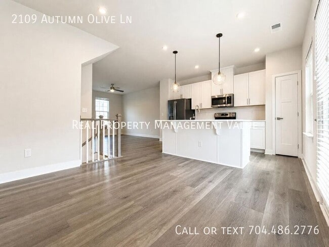 Photo - 2109 Autumn Olive Ln