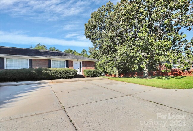 Photo - 1005 Rainbow Dr
