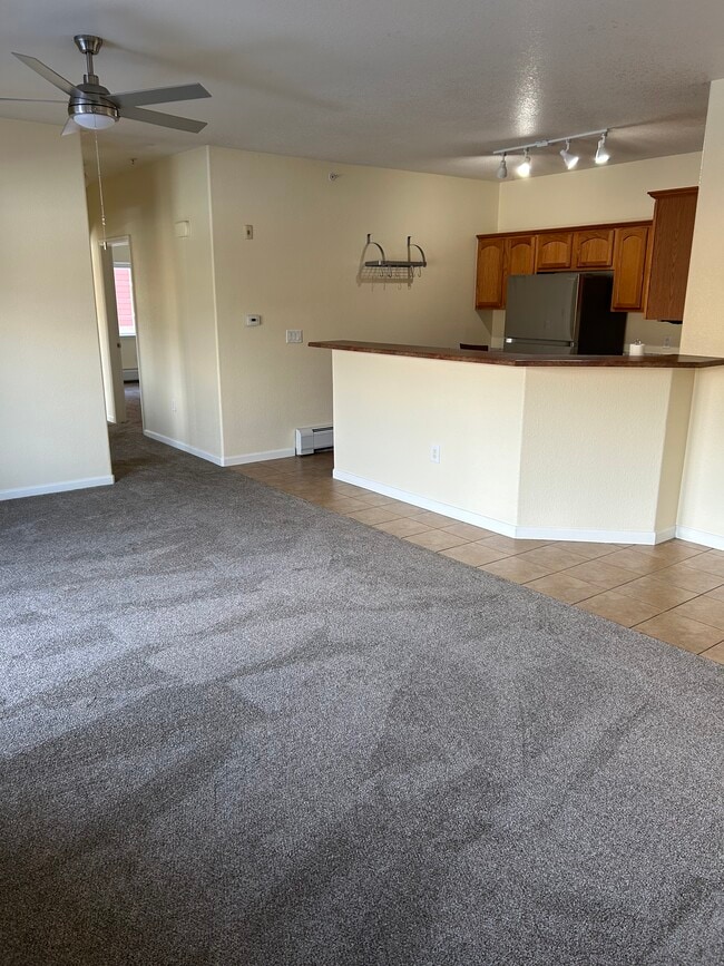 571 River View Dr Unit Riverpark HOA