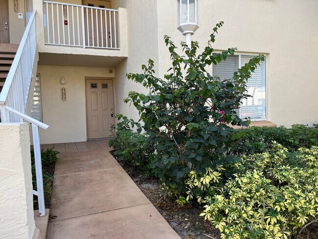 Photo - 18106 Glenmoor Dr