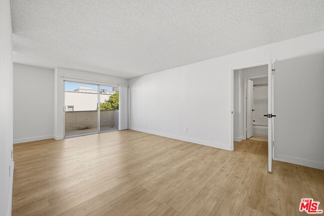 Photo - 1352 S Carmelina Ave Unidad 311