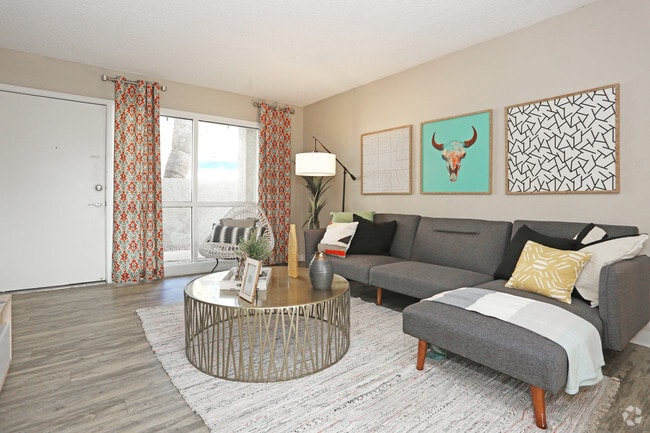 1BR, 1BA - Laguna 619 SF