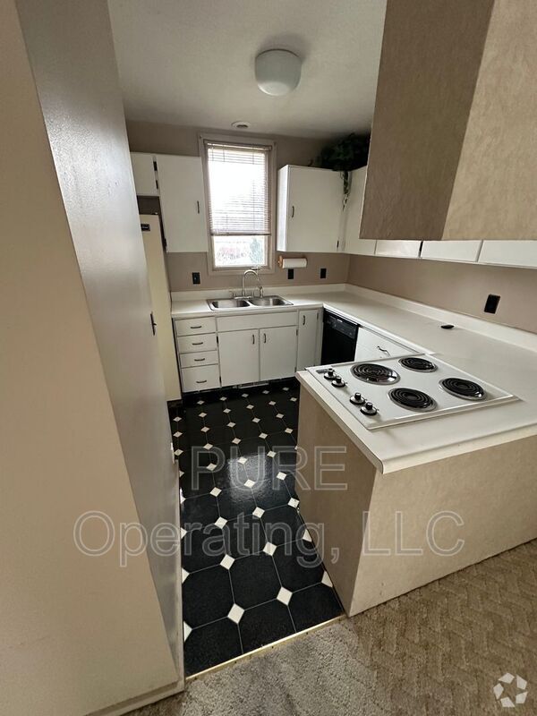 Building Photo - 1631 N 109th Plz Rental