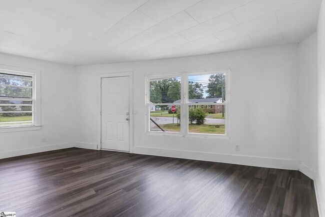 Photo - "Charming 2-Bedroom Retreat at 111-A North Bell Street, Clinton - Your Cozy Home Awaits!"