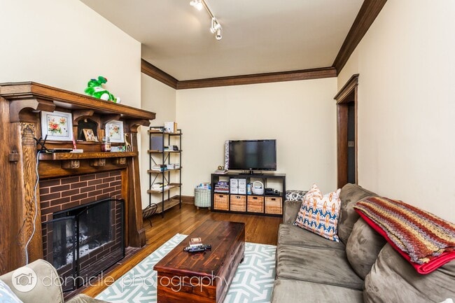 Photo - 3747 N Pine Grove Ave Unit 1