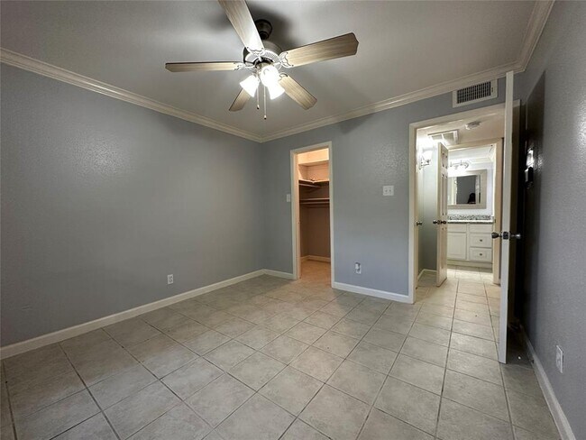 Photo - 3900 Woodchase Dr Condo Unit 121