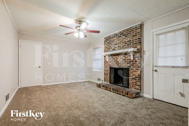 1314 White Oak Ct SE