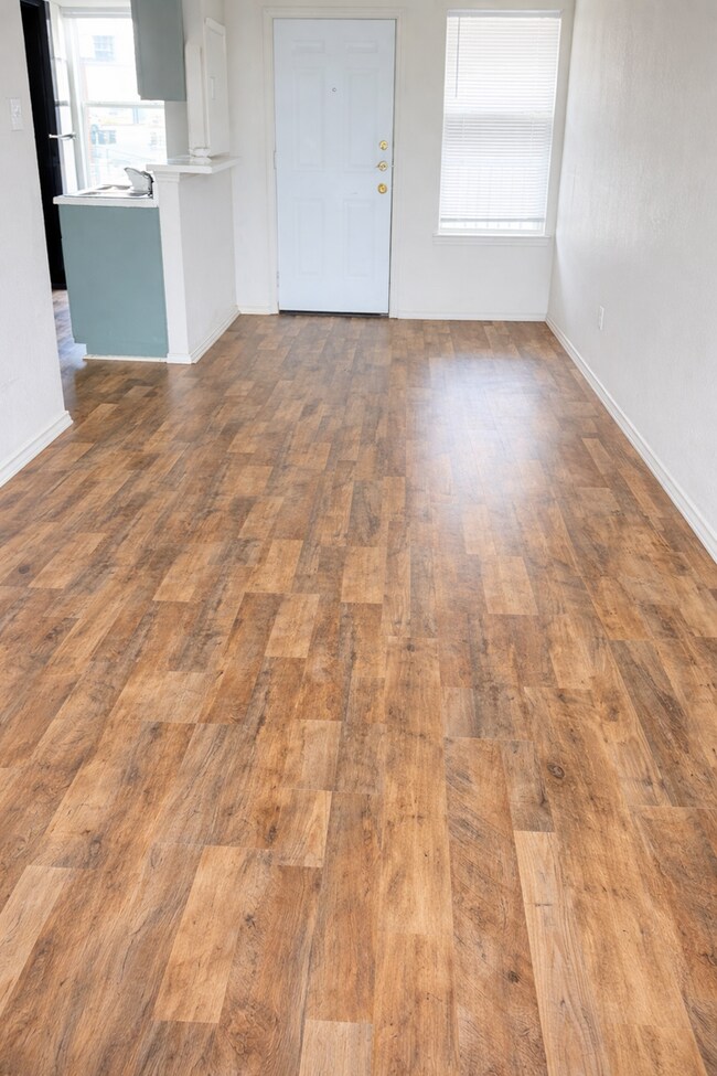 Photo - AVAILABLE NOW! - FULLY FURNISHED Unit C