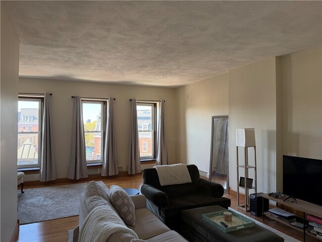 Photo - 287 Gregory St