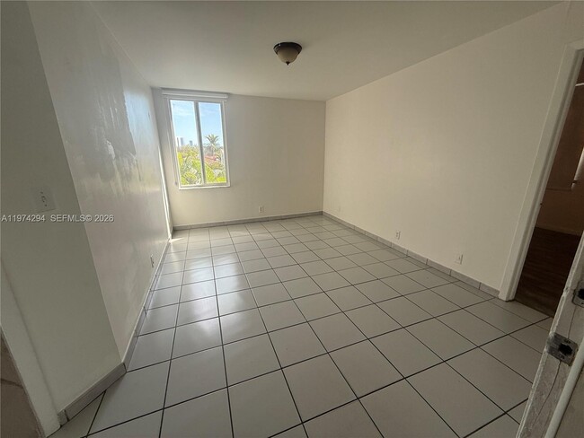 Photo - 1853 SW 17th St Unit 3