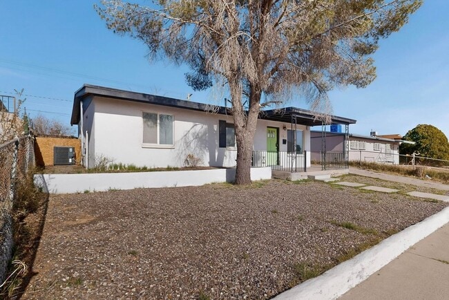 Photo - Charming 3 bedroom, 1 bath home in Central East El Paso!