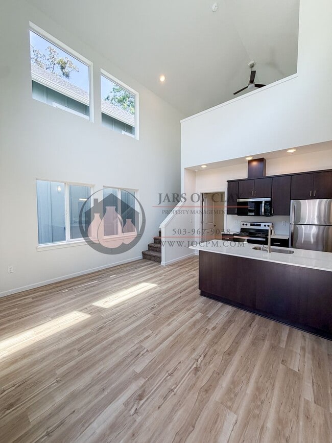 Photo - 2536 Gilbert St S