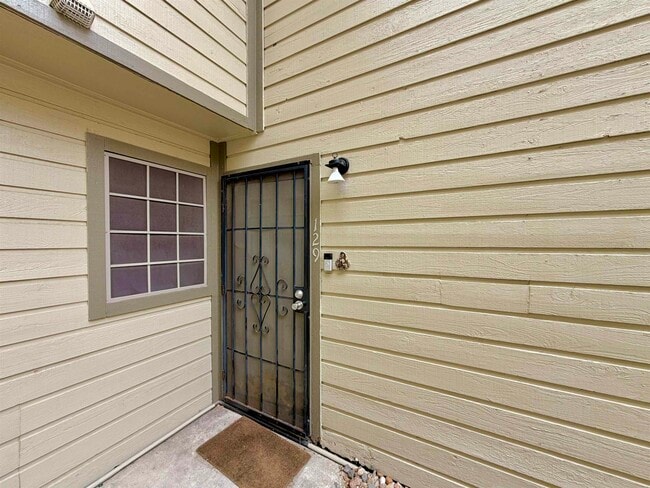 Photo - 200 Martingale Unit 129