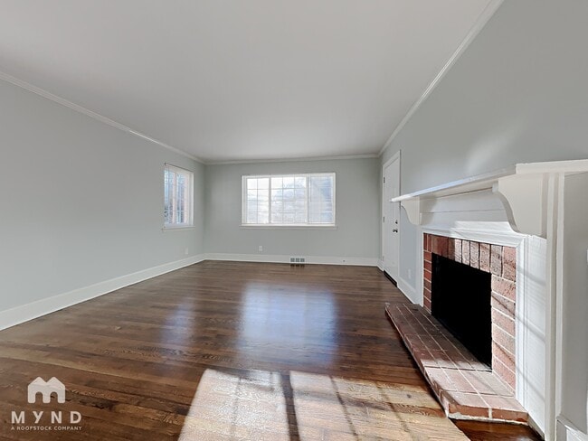 Photo - 2915 Allen Rd S