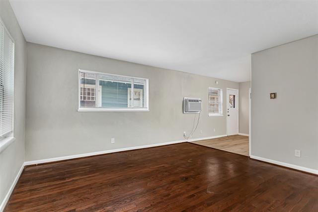 Photo - 4916 Worth St Unit 1