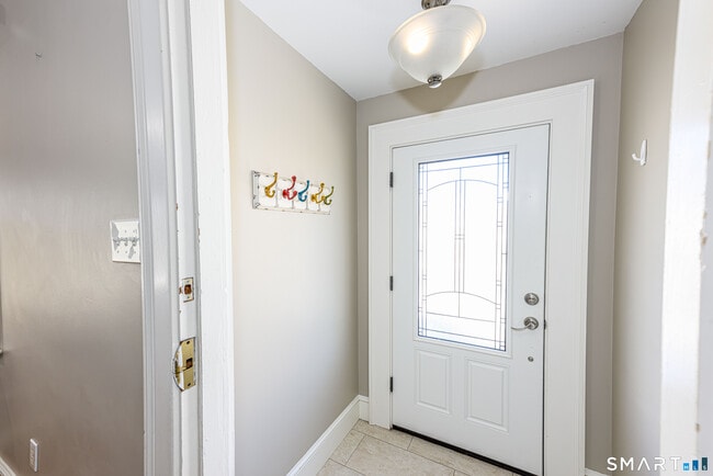 Photo - 186 School St